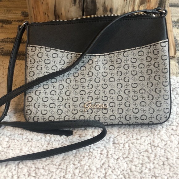 Guess crossbody purse, NWOT - Picture 4 of 9